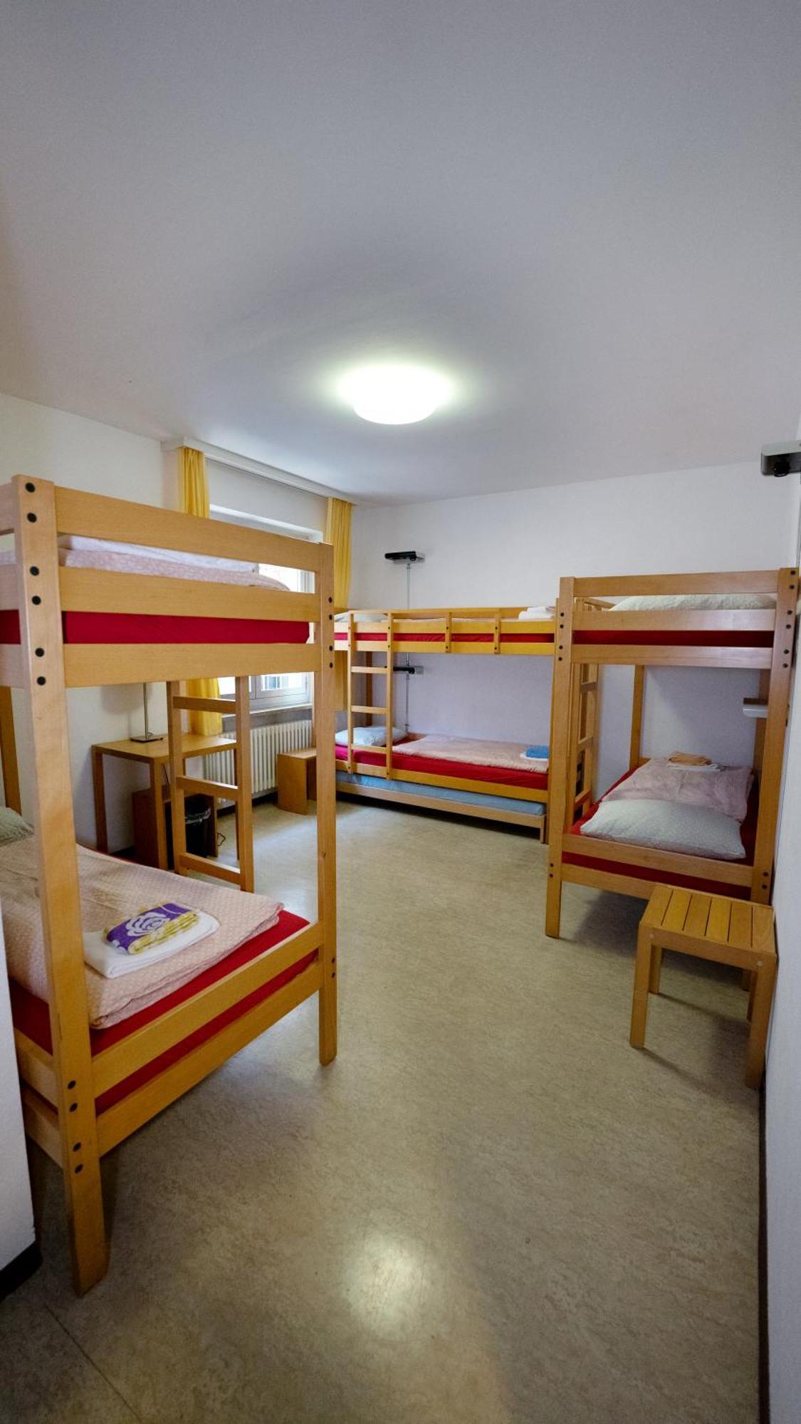 Locarno Youth Hostel Room photo